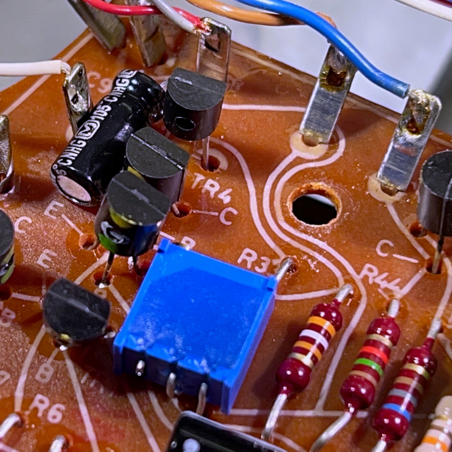 Sensor transistor and trimmer installed in a Beogram 4000