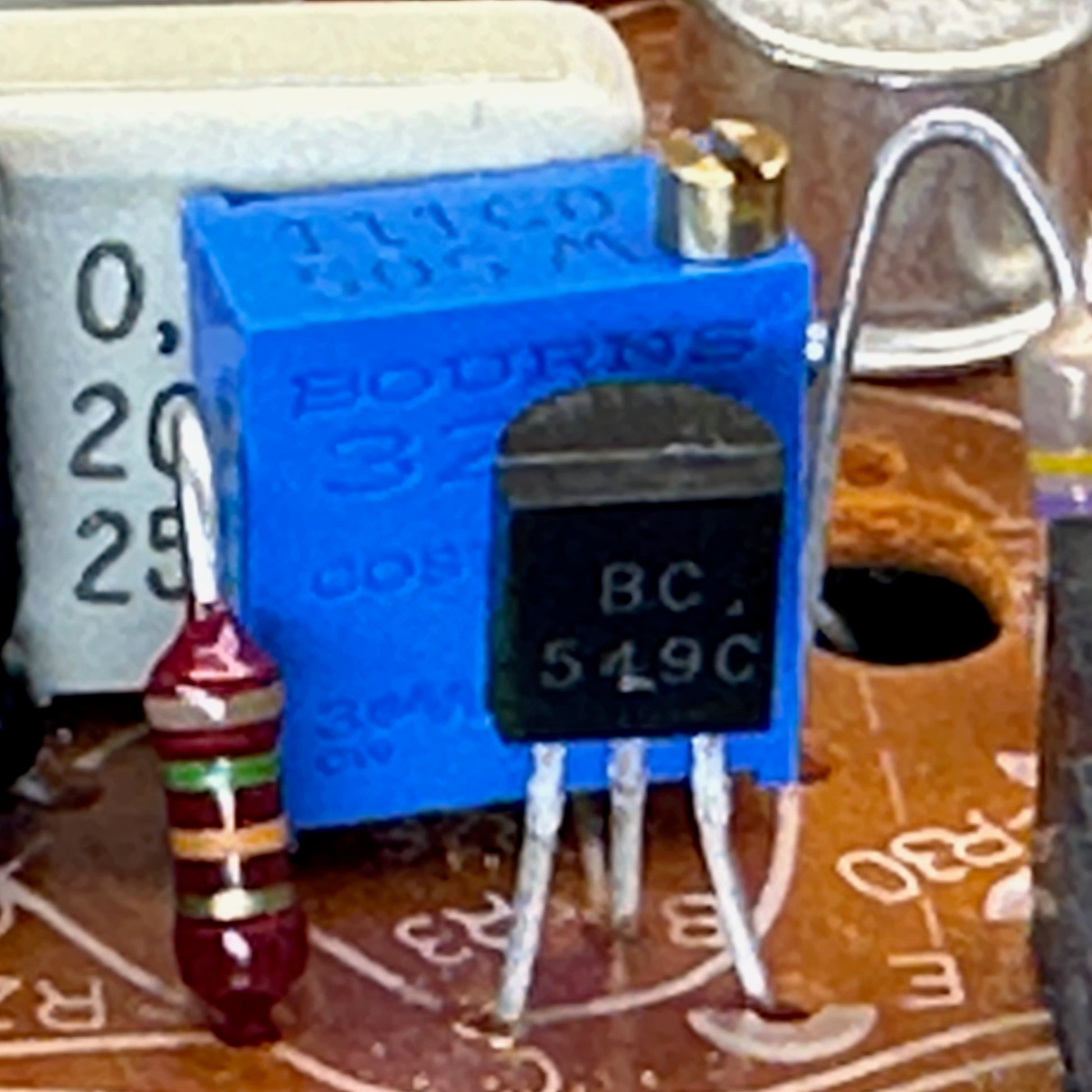 Sensor transistor and trimmer installed in a Beogram 4002/4